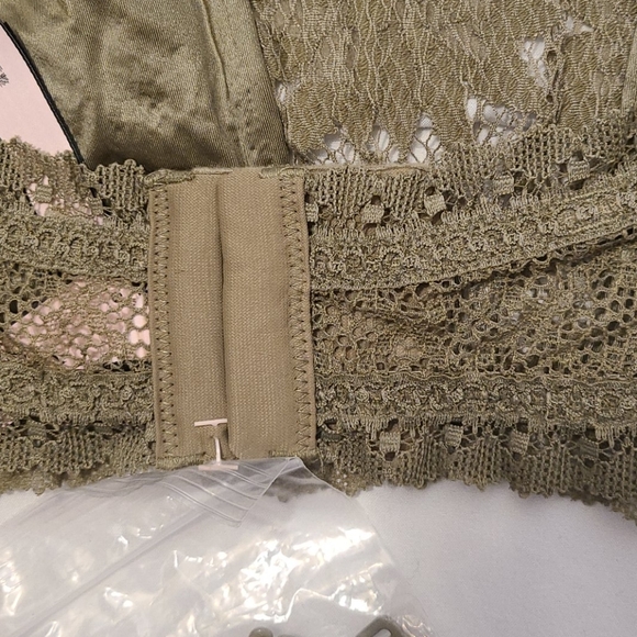 BUY 1 GET 1 FREE VICTORIA SECRET STRAPLESS BRA - Picture 9 of 11